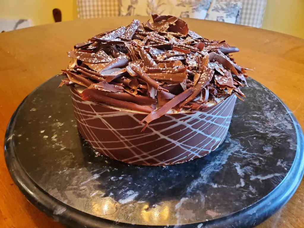 A chocolate cake sitting on top of a black plate.