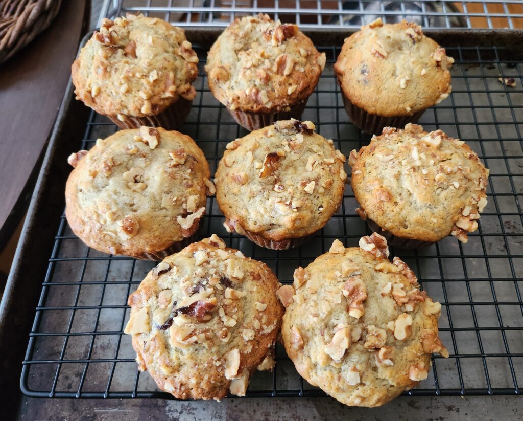 A bunch of muffins sitting on top of a rack.